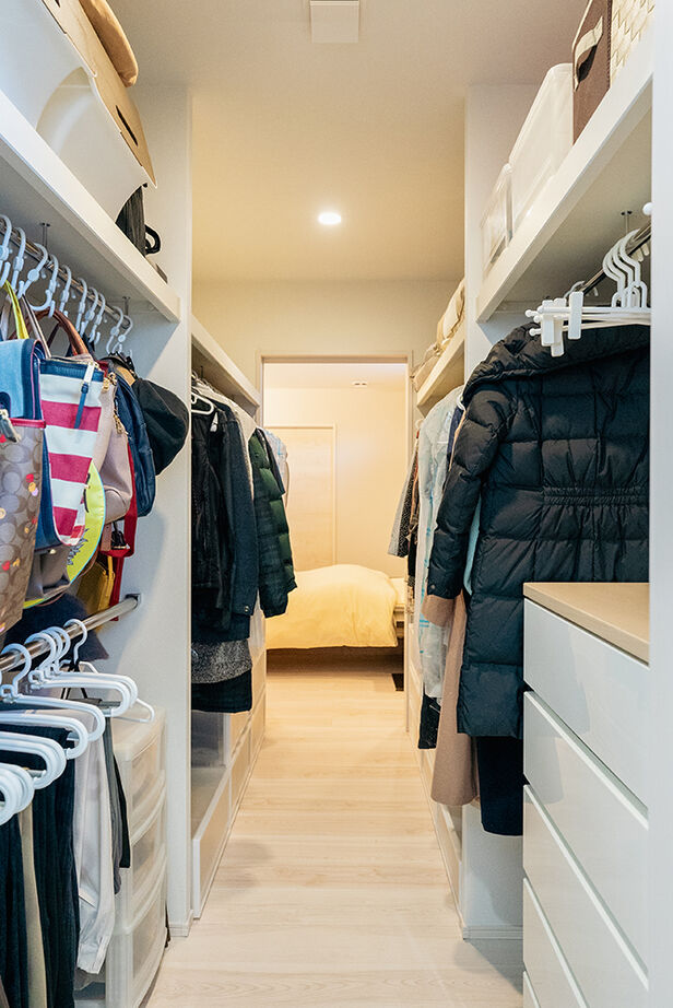 ホクシンハウス ミニマルな平屋の2人暮らし／散らからないよう考え尽くした動線＆収納。大きな窓から空を見晴らす開放感！の建築実例画像12