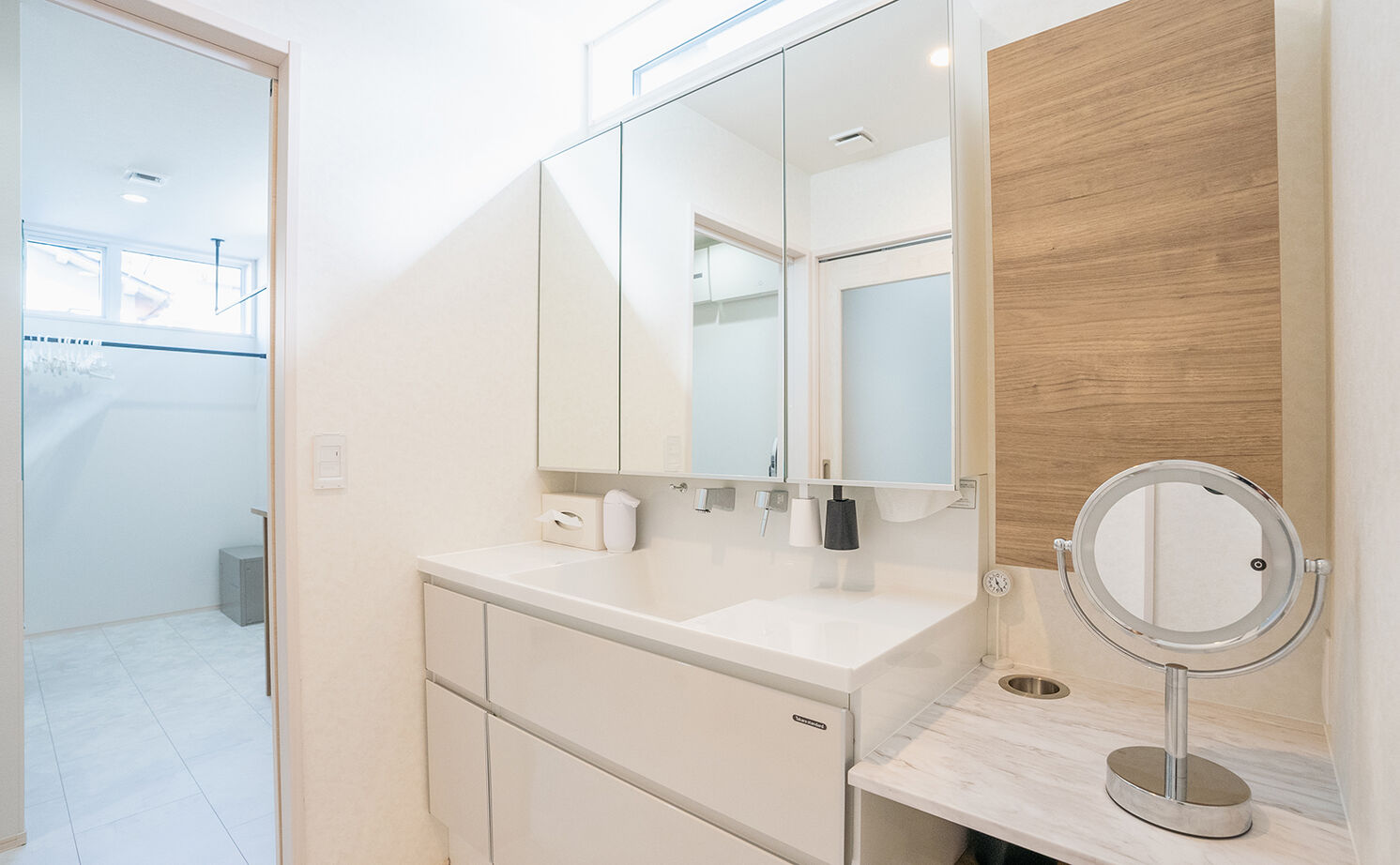 ホクシンハウス ミニマルな平屋の2人暮らし／散らからないよう考え尽くした動線＆収納。大きな窓から空を見晴らす開放感！の建築実例画像14