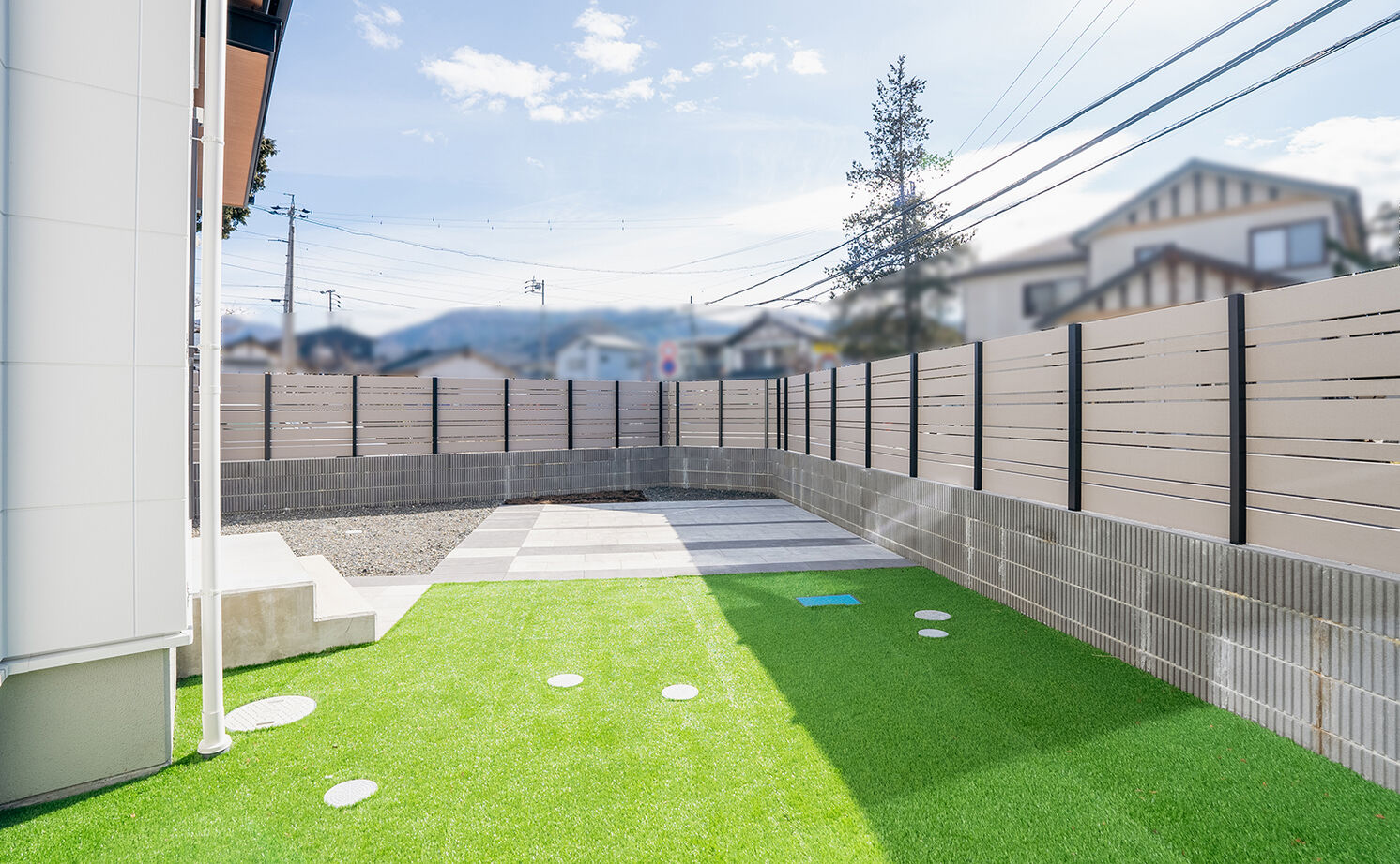 ホクシンハウス ミニマルな平屋の2人暮らし／散らからないよう考え尽くした動線＆収納。大きな窓から空を見晴らす開放感！の建築実例画像19