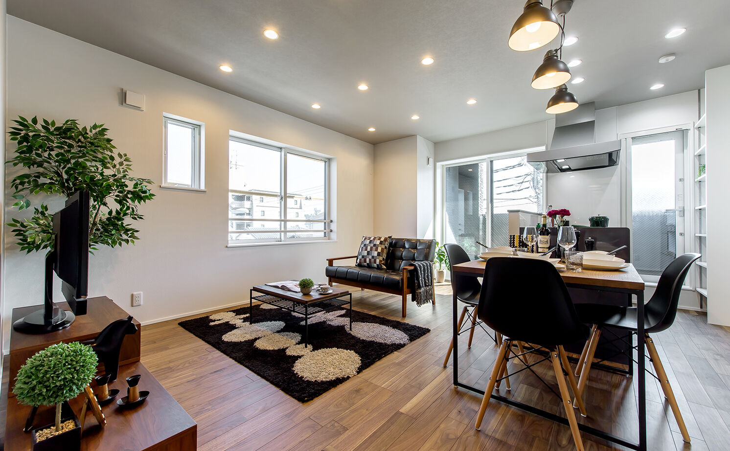 高砂建設　埼玉・東京 【さいたま市/50坪台/間取り図/店舗併用/二世帯住宅/3階建て】SE構法+理想のデザインを叶えた店舗併用住宅の建築実例画像2