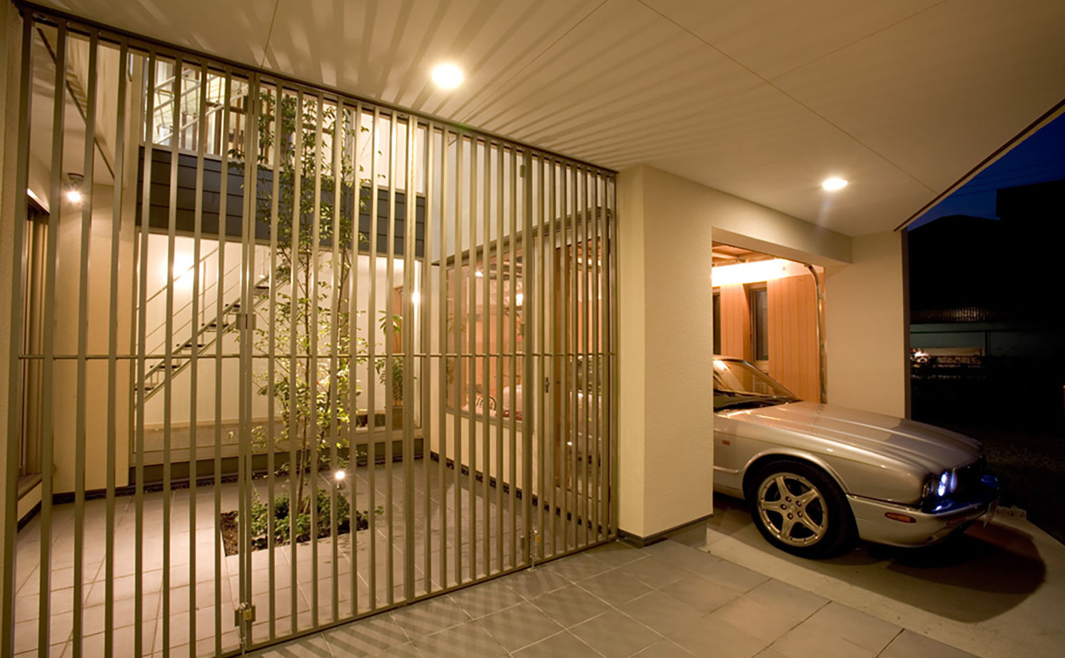 高砂建設　埼玉・東京 【さいたま市/50坪台/間取り図/無垢材/吹抜け】生活感の出ないホテルライクな暮らしが叶った、上質な住まいの建築実例画像7