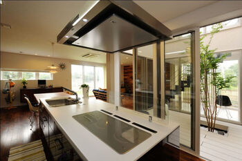 高砂建設　埼玉・東京 【比企郡/2000万円台/40坪台/間取り図/SE構法】中庭と部屋を仕切る大きな窓から日差しを受け四季を感じる家の建築実例画像3