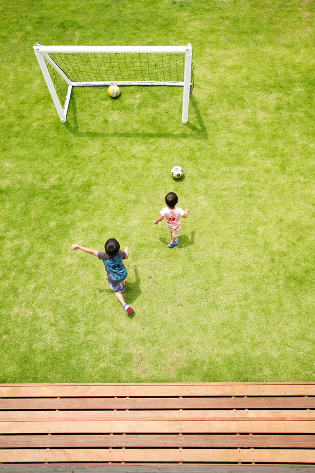 高砂建設　埼玉・東京 【比企郡/2000万円台/40坪台/間取り図/SE構法】中庭と部屋を仕切る大きな窓から日差しを受け四季を感じる家の建築実例画像7