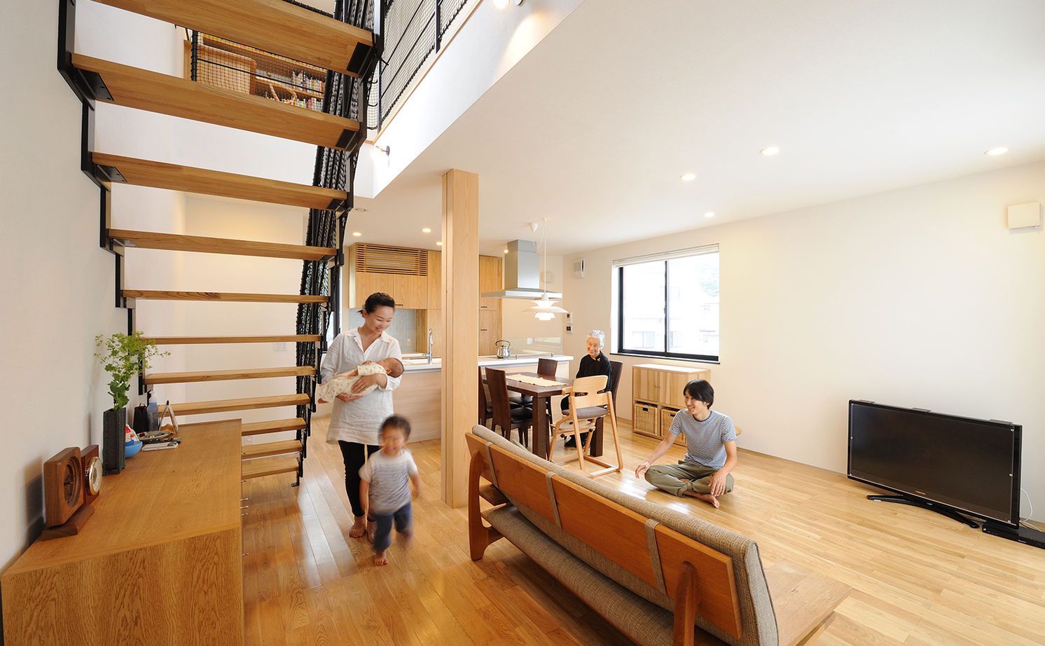 高砂建設　埼玉・東京 【埼玉/2000万円台/30坪台/間取り図/ウッドデッキ/吹抜け/高断熱】年中快適な二世帯が仲良く暮らせる家の建築実例画像6