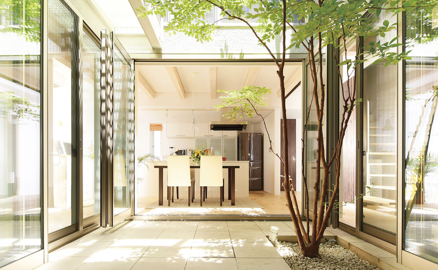 高砂建設　埼玉・東京 【東京/2000万円台/30坪台/ウッドデッキ/中庭】SE構法＋ソーラーキット工法＋自然素材で叶えた快適な家の建築実例画像1