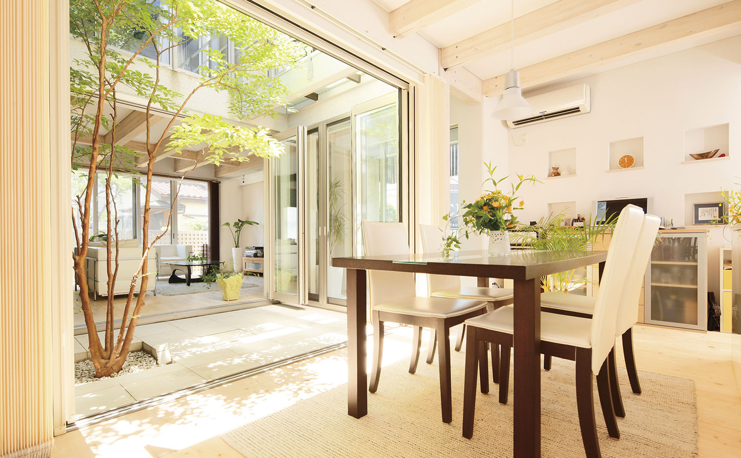 高砂建設　埼玉・東京 【東京/2000万円台/30坪台/ウッドデッキ/中庭】SE構法＋ソーラーキット工法＋自然素材で叶えた快適な家の建築実例画像2