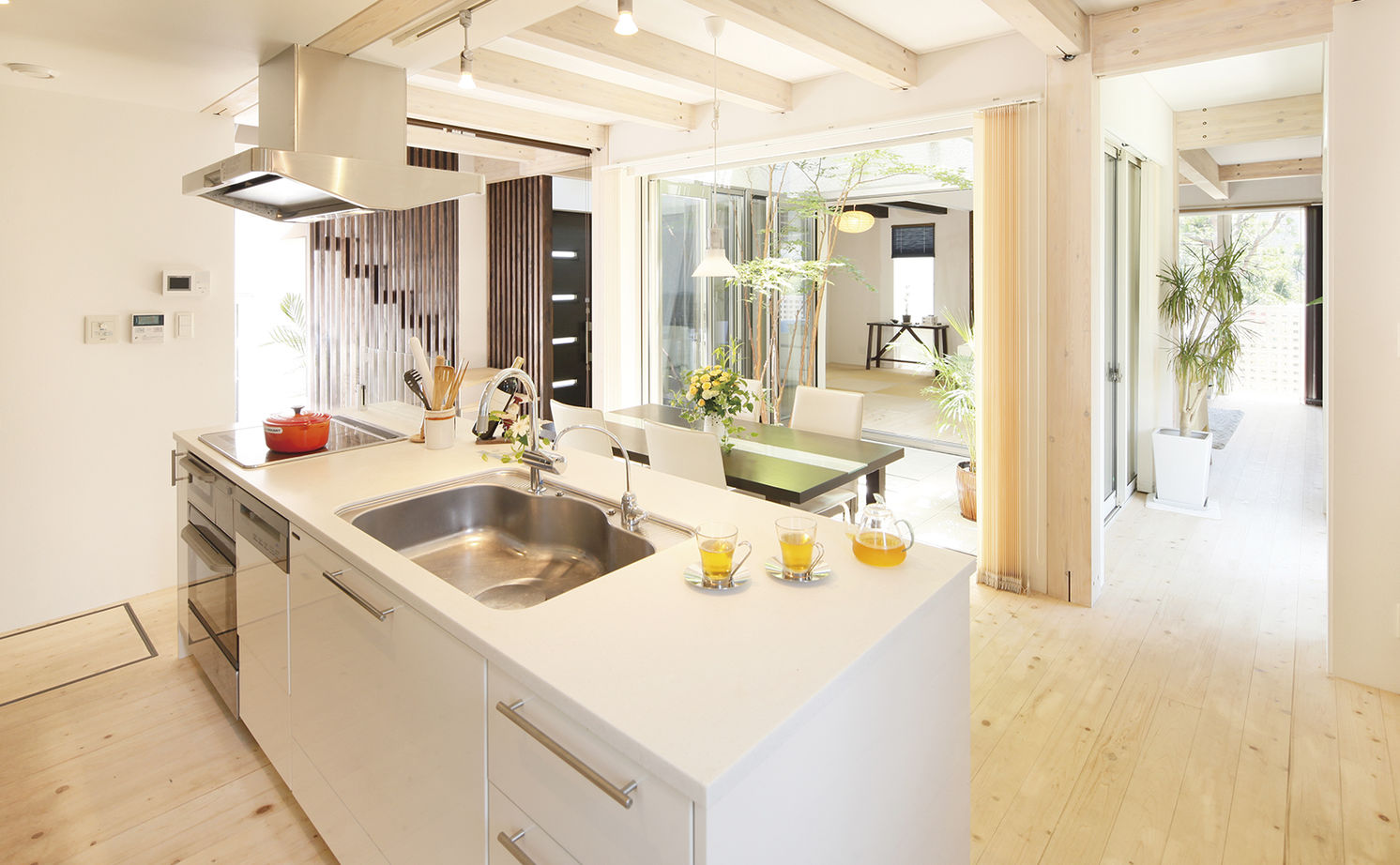 高砂建設　埼玉・東京 【東京/2000万円台/30坪台/ウッドデッキ/中庭】SE構法＋ソーラーキット工法＋自然素材で叶えた快適な家の建築実例画像4