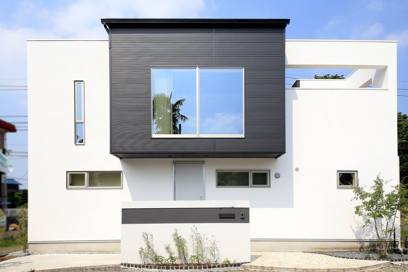 高砂建設　埼玉・東京 【さいたま市/30坪台/プライベートバルコニー】光と風をデザインした、家族のつながりが生まれる住まいの建築実例画像1