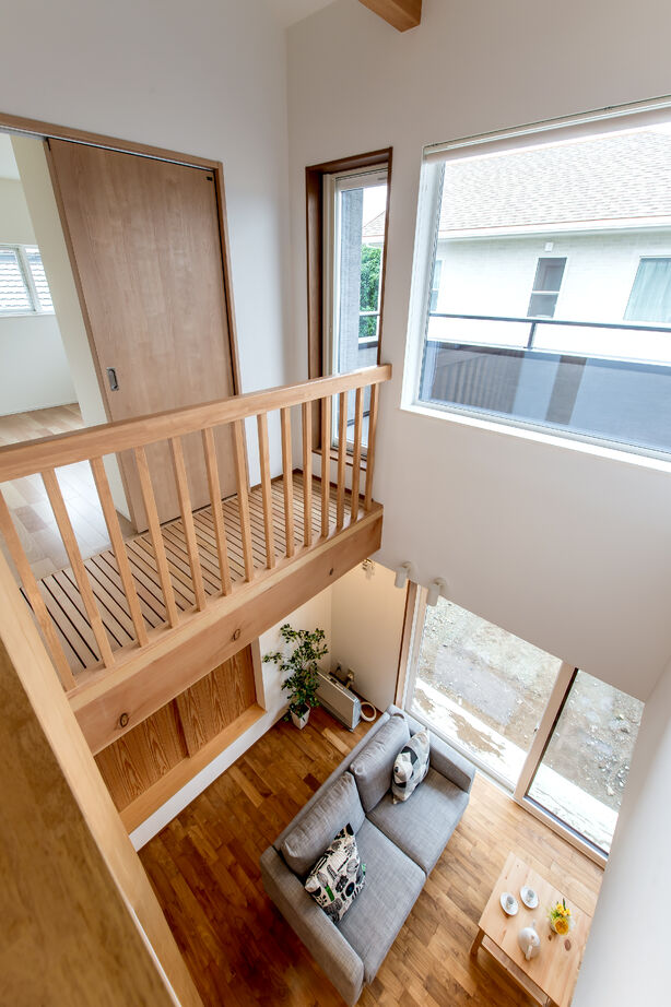 高砂建設　埼玉・東京 【2000万円台/30坪台/間取り図/吹抜け】暮らしの真ん中にキッチンを！無垢の質感にこだわった家の建築実例画像2