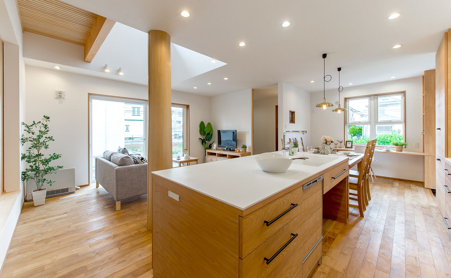 高砂建設　埼玉・東京 【2000万円台/30坪台/間取り図/吹抜け】暮らしの真ん中にキッチンを！無垢の質感にこだわった家の建築実例画像3