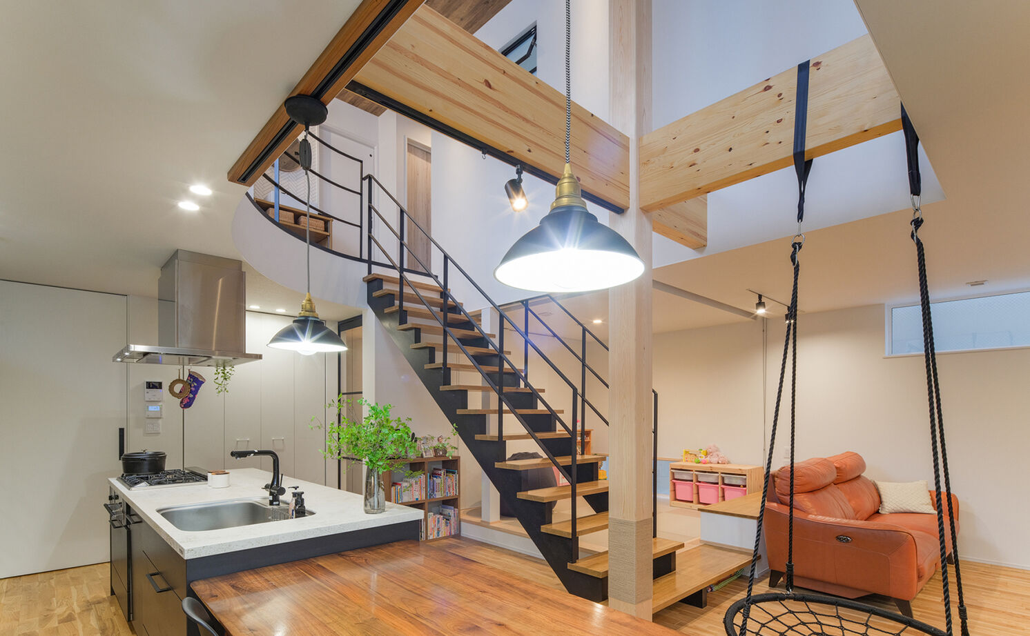 高砂建設　埼玉・東京 【さいたま市/40坪台/間取り図/吹抜け】建物に囲まれた旗竿地でもプライバシーを守れる、大空間を実現の建築実例画像2