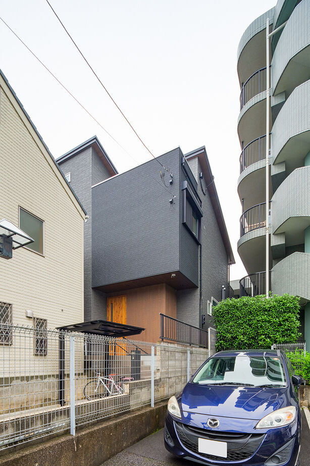 高砂建設　埼玉・東京 【さいたま市/40坪台/間取り図/吹抜け】建物に囲まれた旗竿地でもプライバシーを守れる、大空間を実現の建築実例画像3