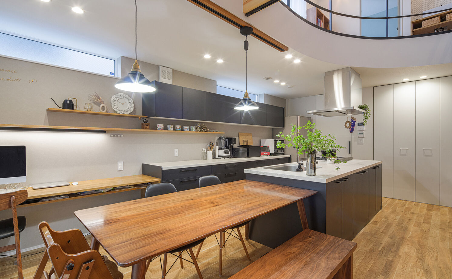 高砂建設　埼玉・東京 【さいたま市/40坪台/間取り図/吹抜け】建物に囲まれた旗竿地でもプライバシーを守れる、大空間を実現の建築実例画像4