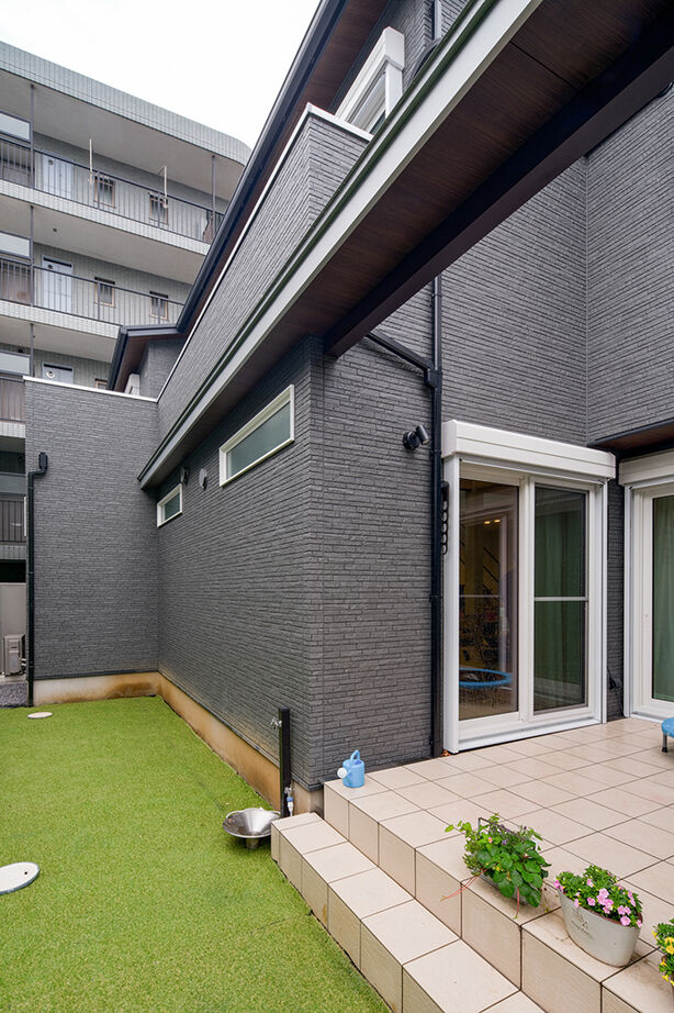 高砂建設　埼玉・東京 【さいたま市/40坪台/間取り図/吹抜け】建物に囲まれた旗竿地でもプライバシーを守れる、大空間を実現の建築実例画像9