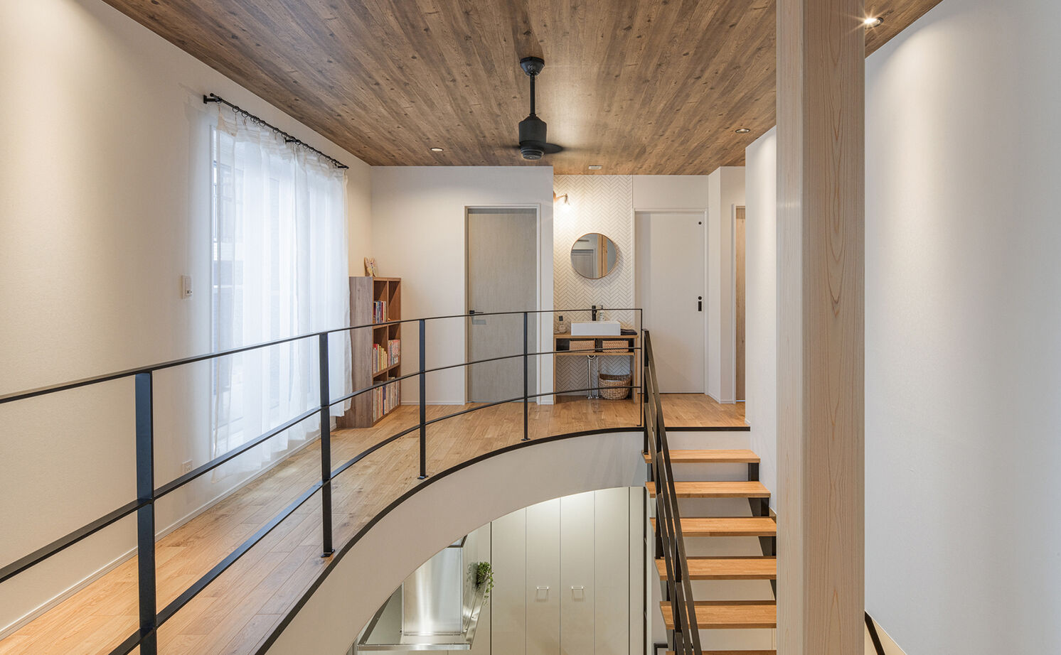 高砂建設　埼玉・東京 【さいたま市/40坪台/間取り図/吹抜け】建物に囲まれた旗竿地でもプライバシーを守れる、大空間を実現の建築実例画像12