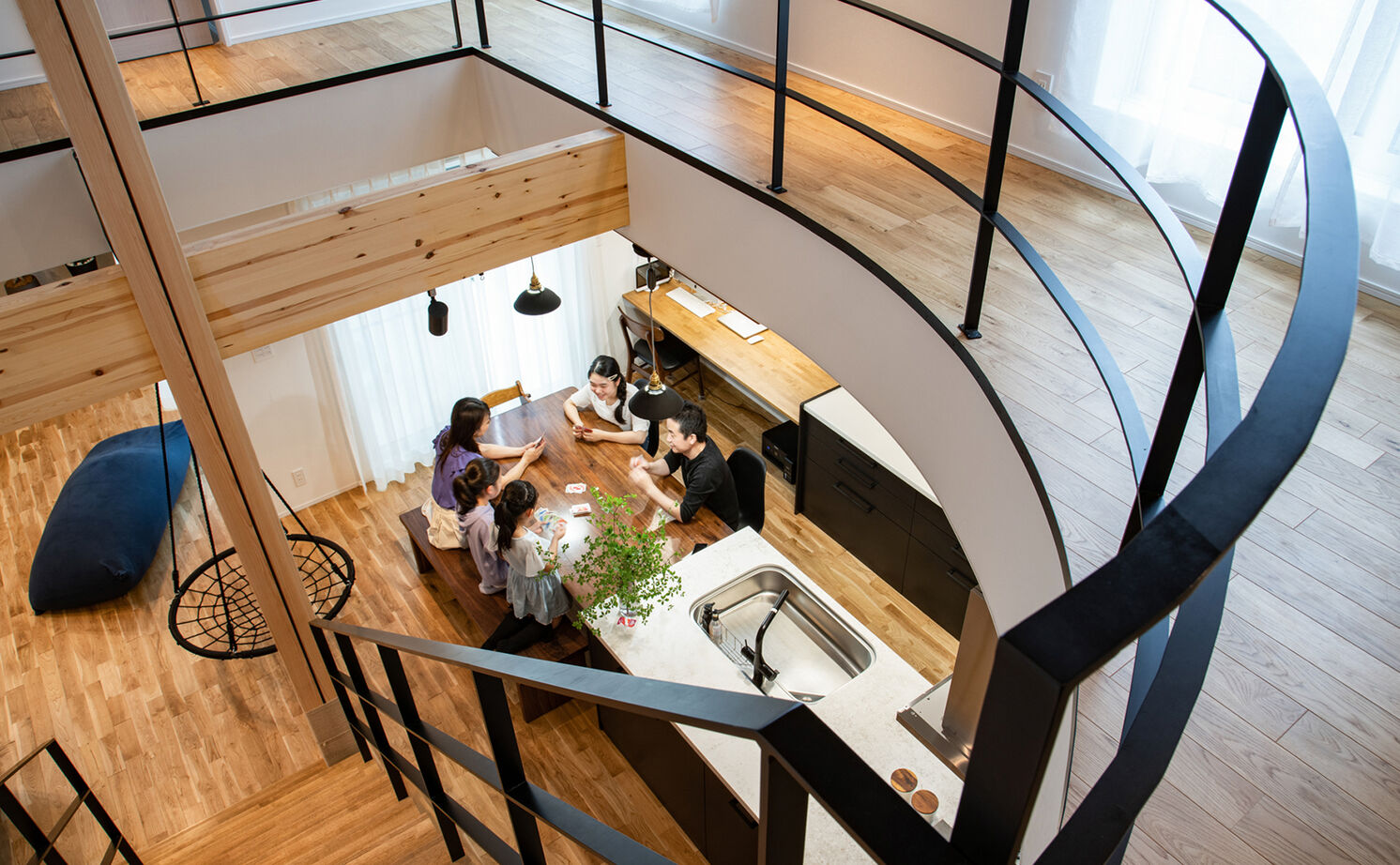 高砂建設　埼玉・東京 【さいたま市/40坪台/間取り図/吹抜け】建物に囲まれた旗竿地でもプライバシーを守れる、大空間を実現の建築実例画像13