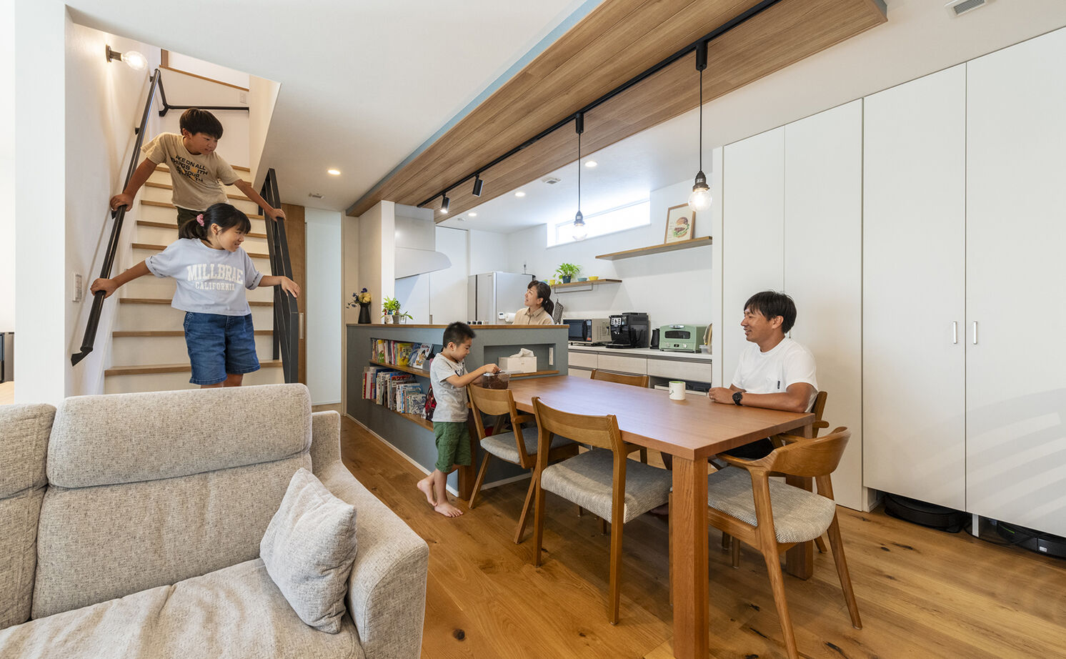 高砂建設　埼玉・東京 【さいたま市/3000万円台/30坪台/間取り図/回遊動線】家事ラク動線と片付けやすい収納で笑顔が増える住まいの建築実例画像2