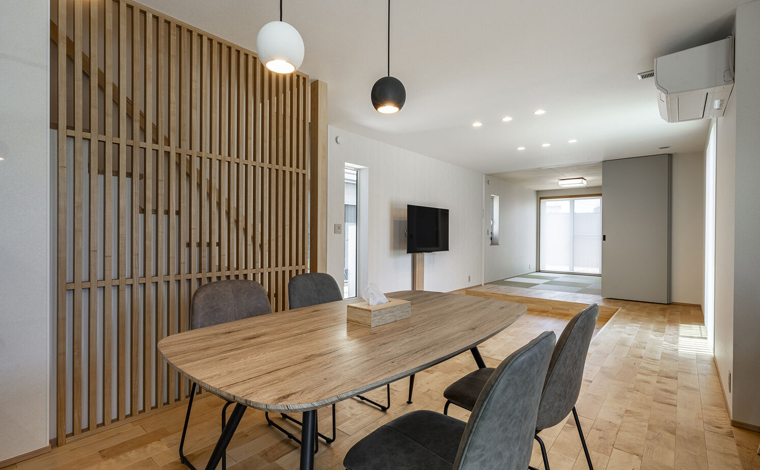 高砂建設　埼玉・東京 【練馬区/30坪台/ピットリビング/無垢材】大人数が集まっても顔が見える！ストレートに空間がつながる家の建築実例画像5