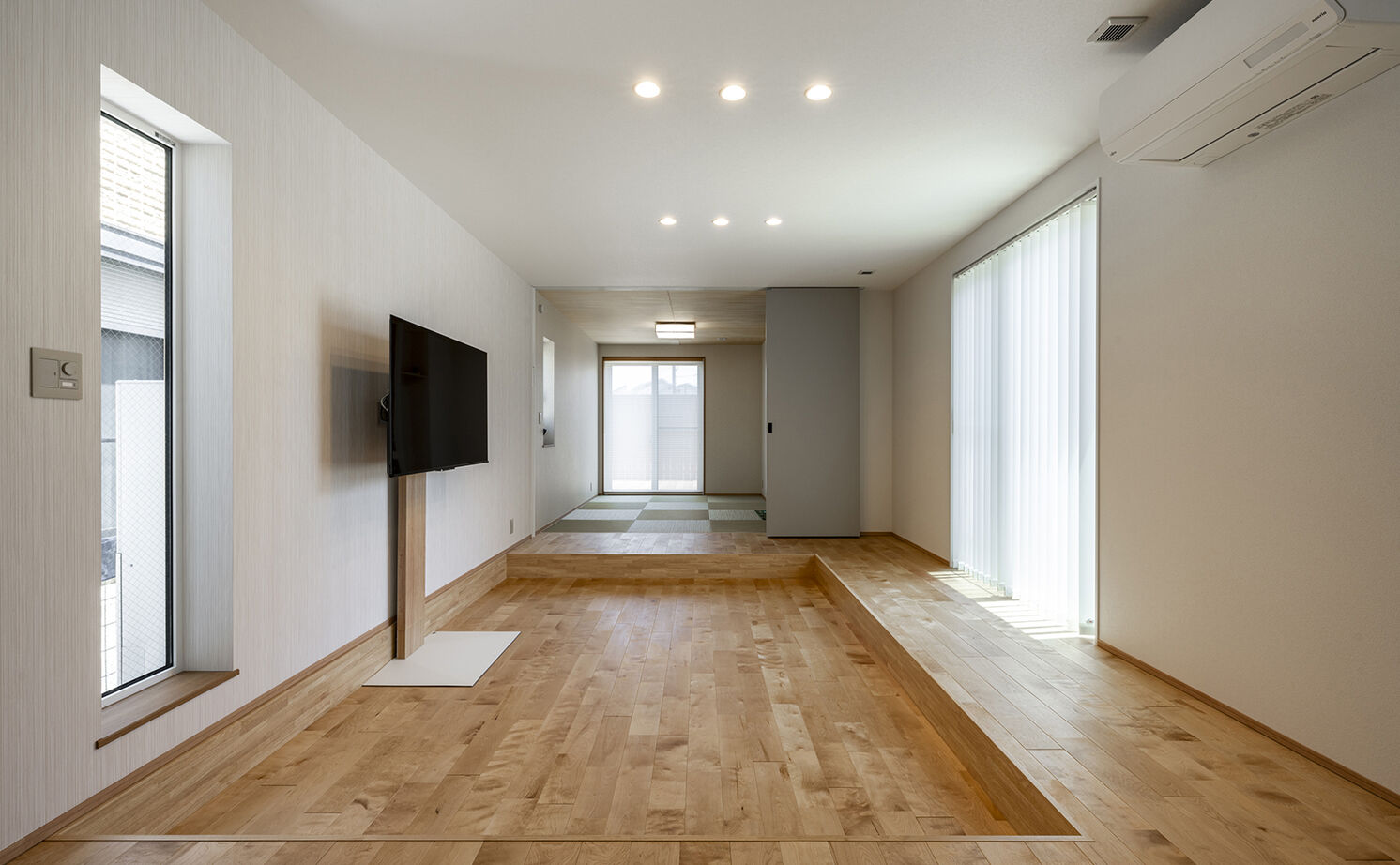 高砂建設　埼玉・東京 【練馬区/30坪台/ピットリビング/無垢材】大人数が集まっても顔が見える！ストレートに空間がつながる家の建築実例画像6