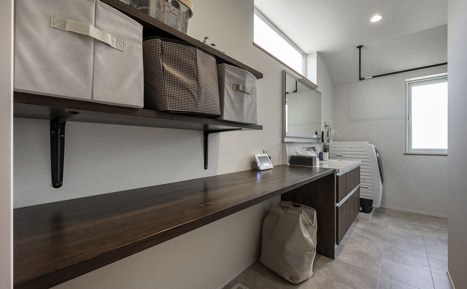 高砂建設　埼玉・東京 【練馬区/30坪台/ピットリビング/無垢材】大人数が集まっても顔が見える！ストレートに空間がつながる家の建築実例画像12