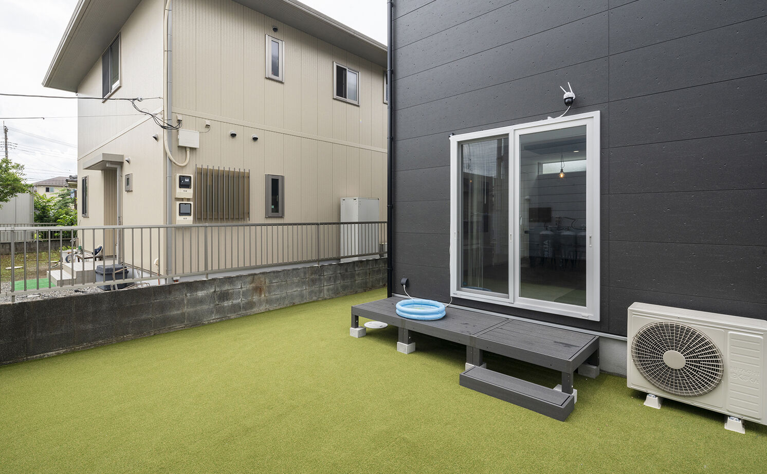 高砂建設　埼玉・東京 【鴻巣市/2000万円台/30坪台】開放的なLDKはパーティーもできる広さ！細部までセンスが光るモノトーンの家の建築実例画像15