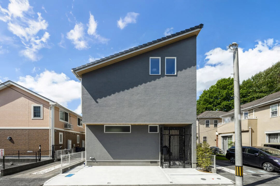 高砂建設　埼玉・東京 【さいたま市/3000万円台/30坪台/間取り図】窓から覗く景観にもこだわり尽くしたシンプルモダンの美しい家の建築実例画像1