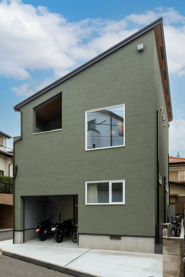 高砂建設　埼玉・東京 【さいたま市／3000万円台／30坪台／バイクガレージ】光と心地よさに包まれる2階リビングの家の建築実例画像1