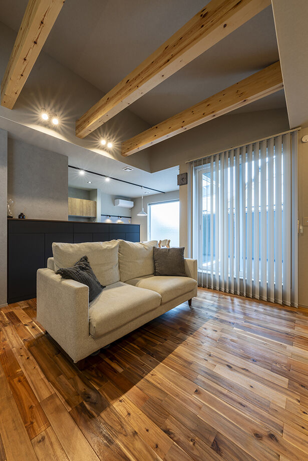 高砂建設　埼玉・東京 【さいたま市／3000万円台／30坪台／バイクガレージ】光と心地よさに包まれる2階リビングの家の建築実例画像3