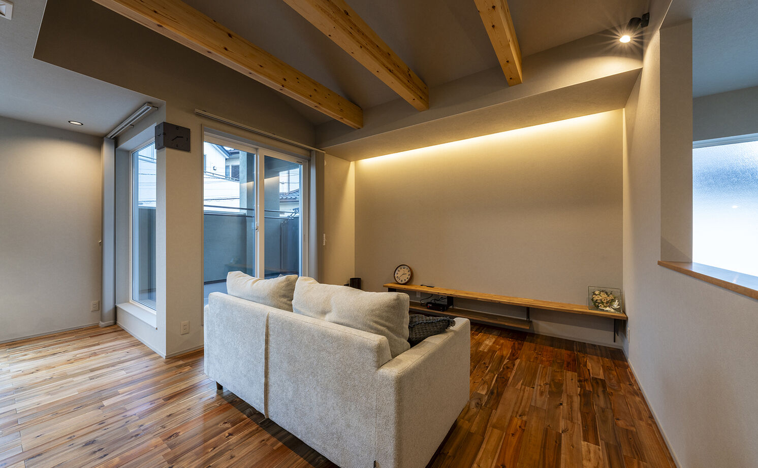 高砂建設　埼玉・東京 【さいたま市／3000万円台／30坪台／バイクガレージ】光と心地よさに包まれる2階リビングの家の建築実例画像4