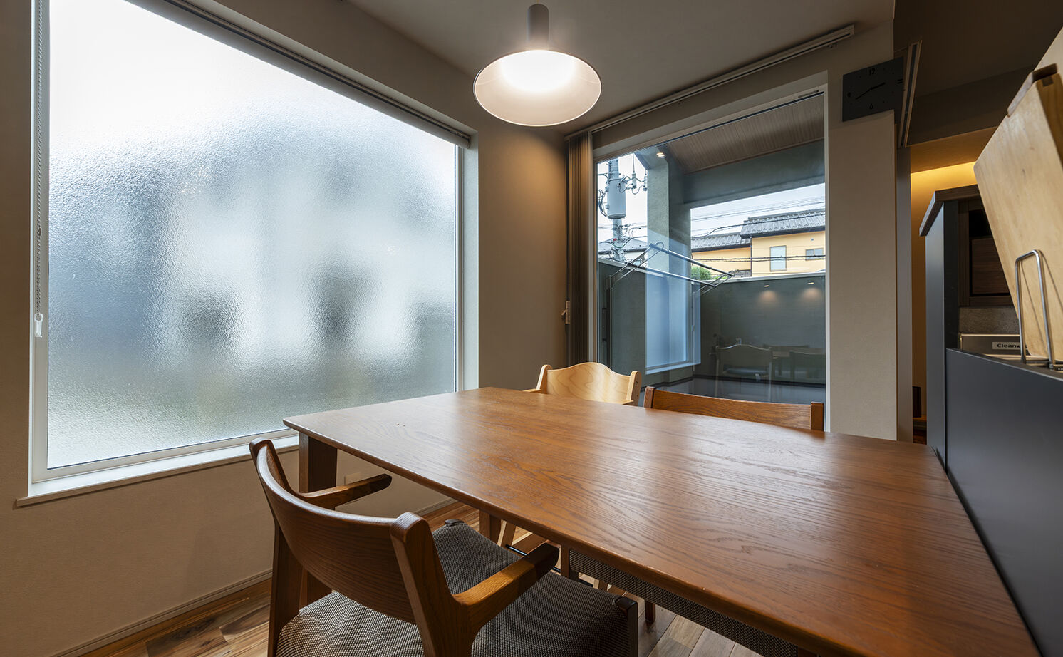 高砂建設　埼玉・東京 【さいたま市／3000万円台／30坪台／バイクガレージ】光と心地よさに包まれる2階リビングの家の建築実例画像5