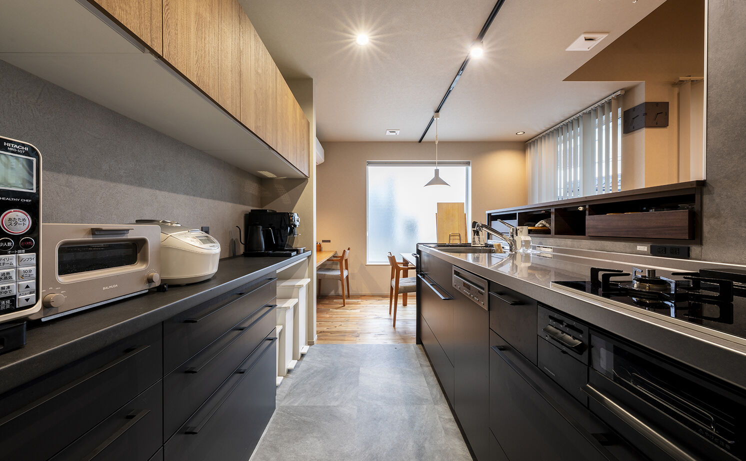 高砂建設　埼玉・東京 【さいたま市／3000万円台／30坪台／バイクガレージ】光と心地よさに包まれる2階リビングの家の建築実例画像6