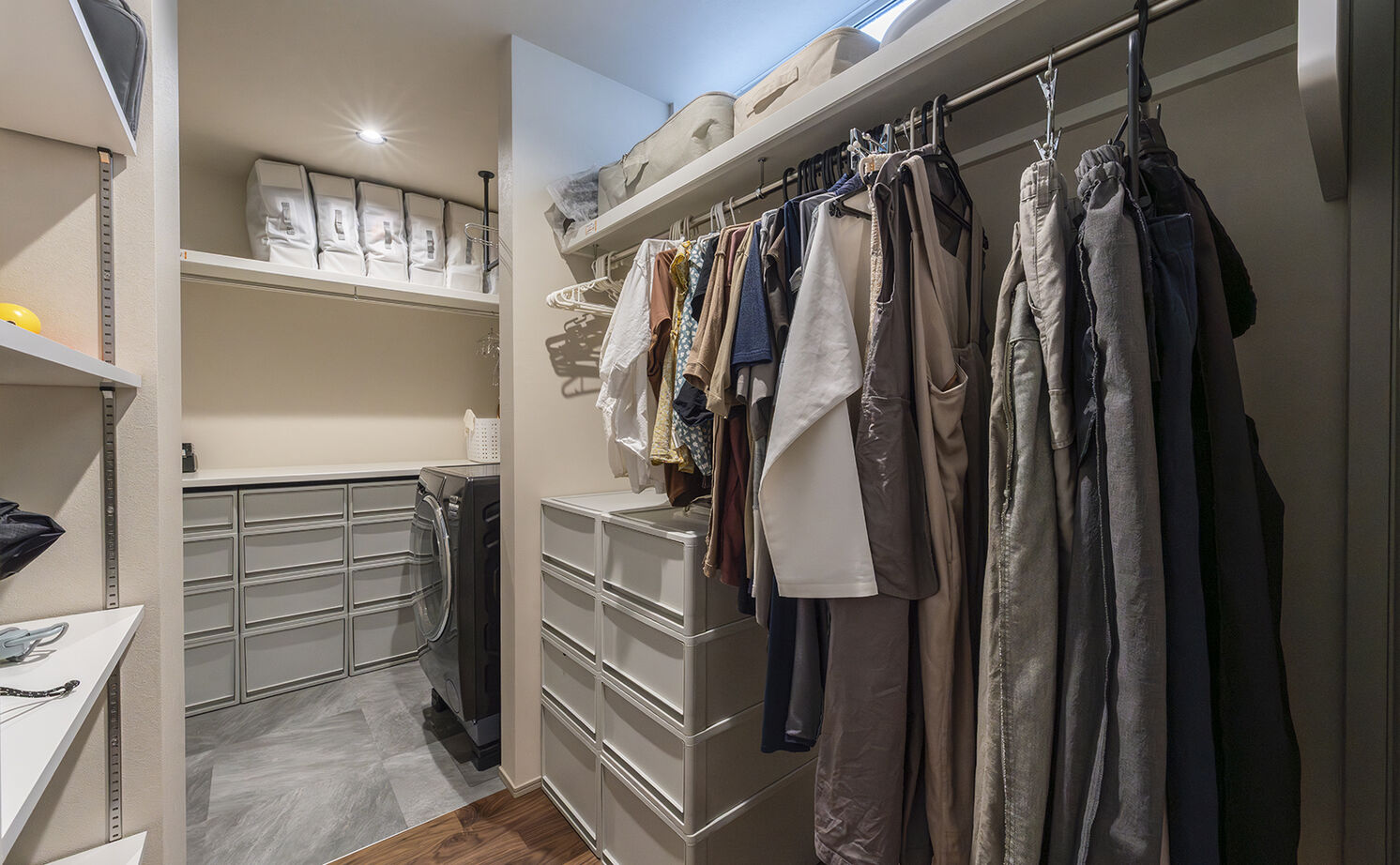 高砂建設　埼玉・東京 【さいたま市／3000万円台／30坪台／バイクガレージ】光と心地よさに包まれる2階リビングの家の建築実例画像9