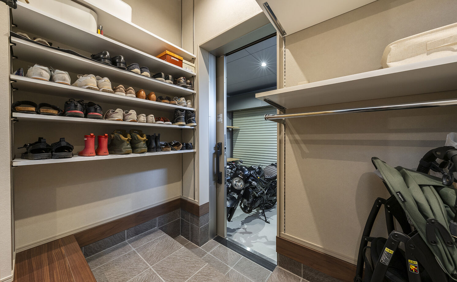 高砂建設　埼玉・東京 【さいたま市／3000万円台／30坪台／バイクガレージ】光と心地よさに包まれる2階リビングの家の建築実例画像11