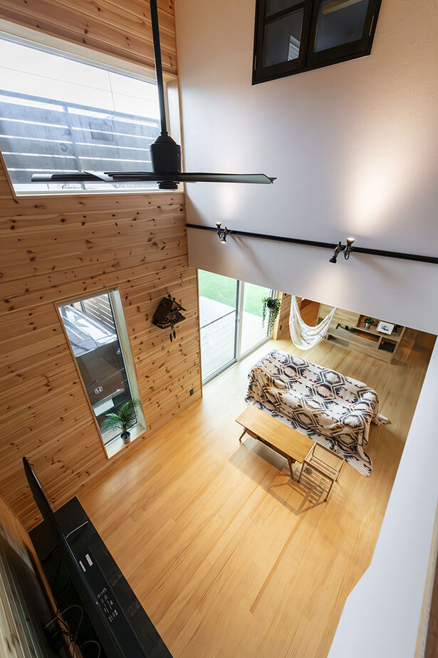 高砂建設　埼玉・東京 【埼玉県／30坪台／吹抜け／勾配天井】キャンパーが叶えた木の温もり溢れる山小屋風ハウスの建築実例画像3