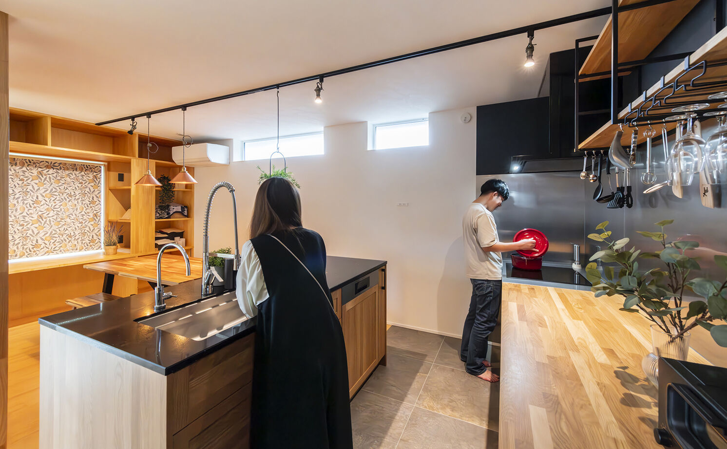 高砂建設　埼玉・東京 【埼玉県／30坪台／吹抜け／勾配天井】キャンパーが叶えた木の温もり溢れる山小屋風ハウスの建築実例画像5