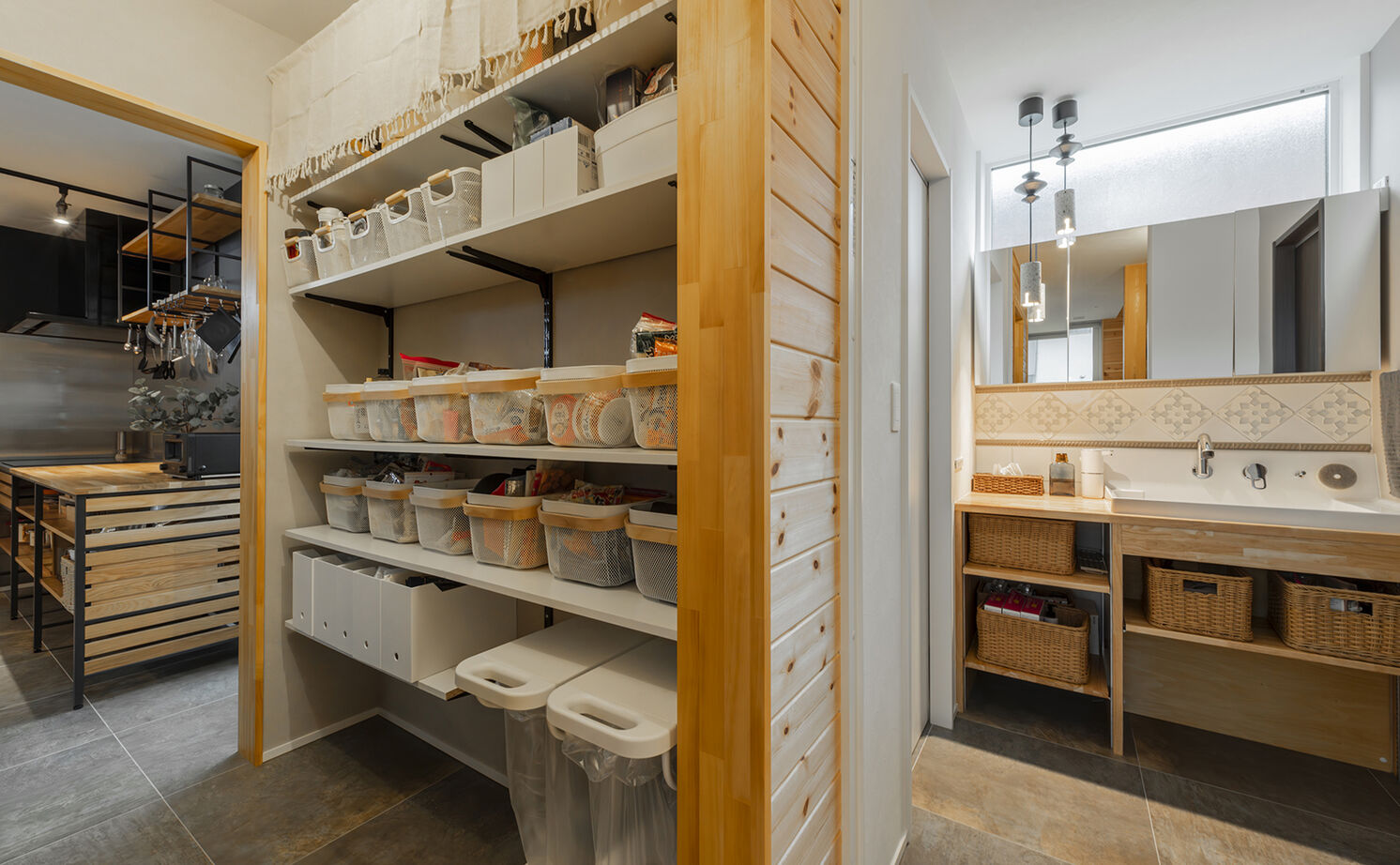 高砂建設　埼玉・東京 【埼玉県／30坪台／吹抜け／勾配天井】キャンパーが叶えた木の温もり溢れる山小屋風ハウスの建築実例画像8