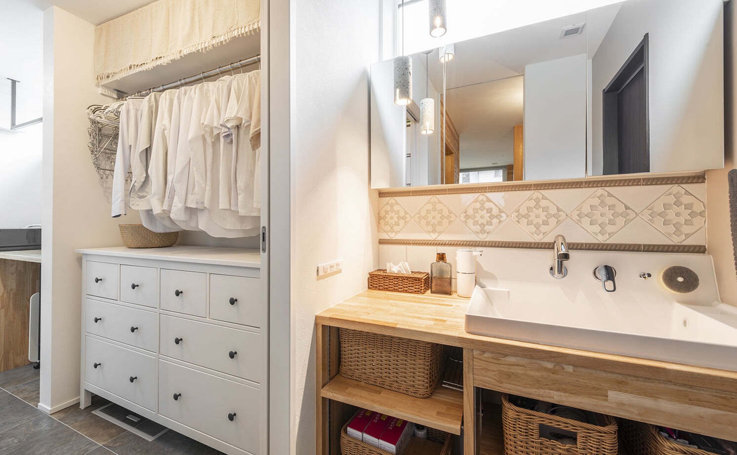 高砂建設　埼玉・東京 【埼玉県／30坪台／吹抜け／勾配天井】キャンパーが叶えた木の温もり溢れる山小屋風ハウスの建築実例画像10