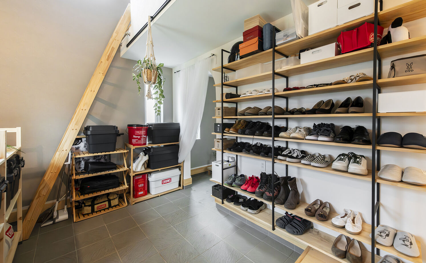 高砂建設　埼玉・東京 【埼玉県／30坪台／吹抜け／勾配天井】キャンパーが叶えた木の温もり溢れる山小屋風ハウスの建築実例画像13