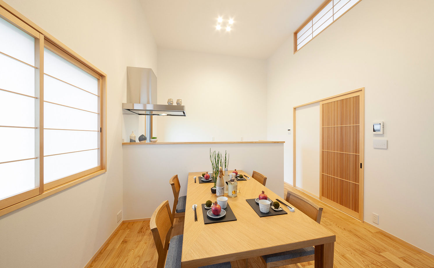 ビーバーハウス　注文住宅事業部　REST 【奈良/1870万円/平屋/間取り図有】くつろぎの住空間を生み出した、緑が映えるシックな和モダンの平屋の建築実例画像5