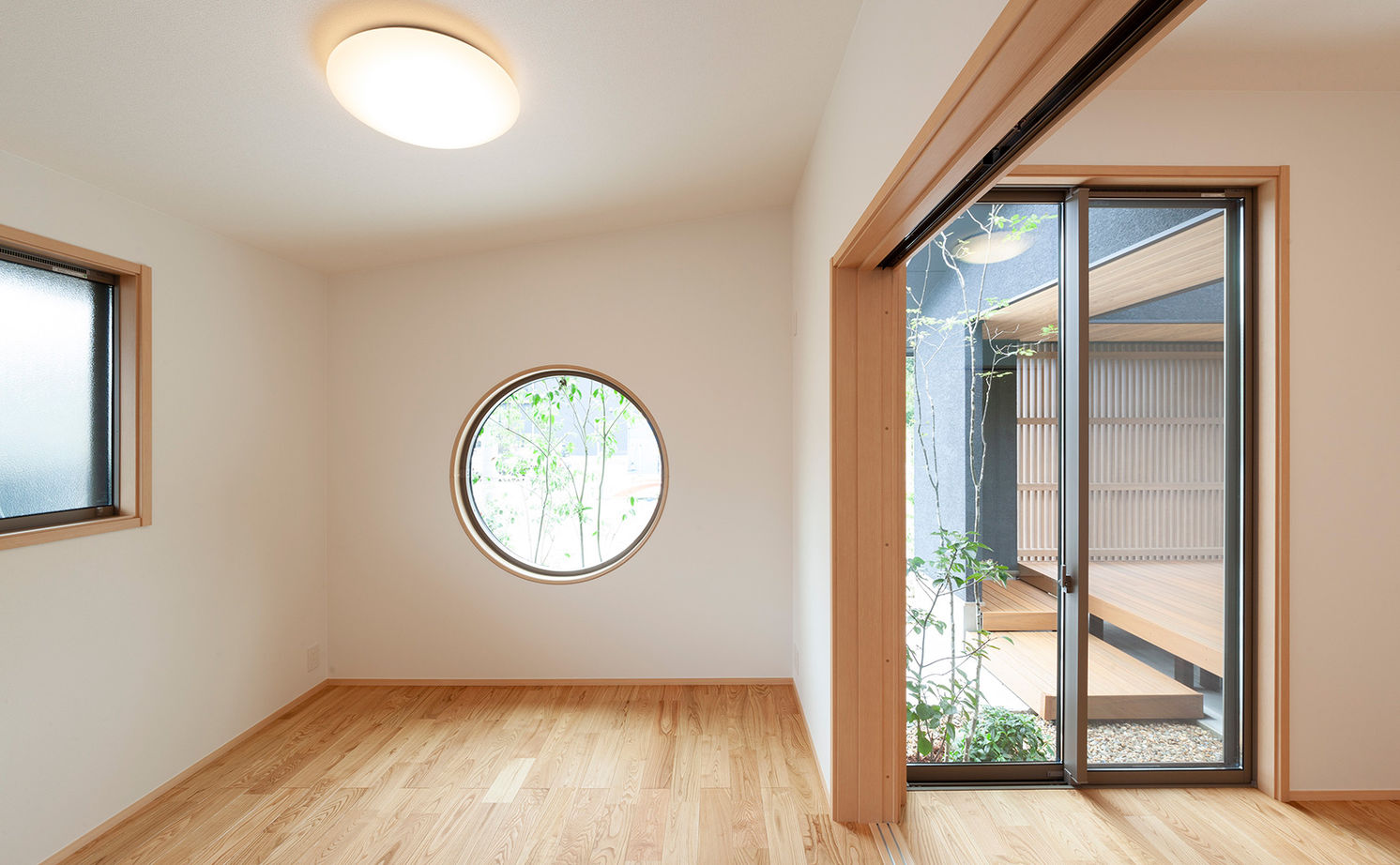 ビーバーハウス　注文住宅事業部　REST 【奈良/1870万円/平屋/間取り図有】くつろぎの住空間を生み出した、緑が映えるシックな和モダンの平屋の建築実例画像9