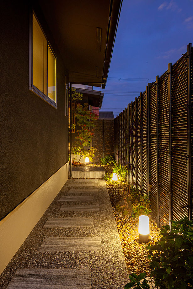 ビーバーハウス　注文住宅事業部　REST 【奈良/1870万円/平屋/間取り図有】くつろぎの住空間を生み出した、緑が映えるシックな和モダンの平屋の建築実例画像15