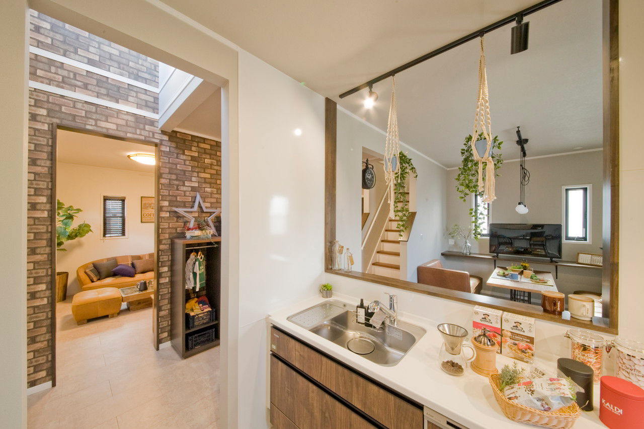 ビーバーハウス　注文住宅事業部　REST 【1000万円台×ニューヨーク路地裏スタイル】「吹抜回遊動線」の住まい/カフェスタイルのダイニングの建築実例画像9