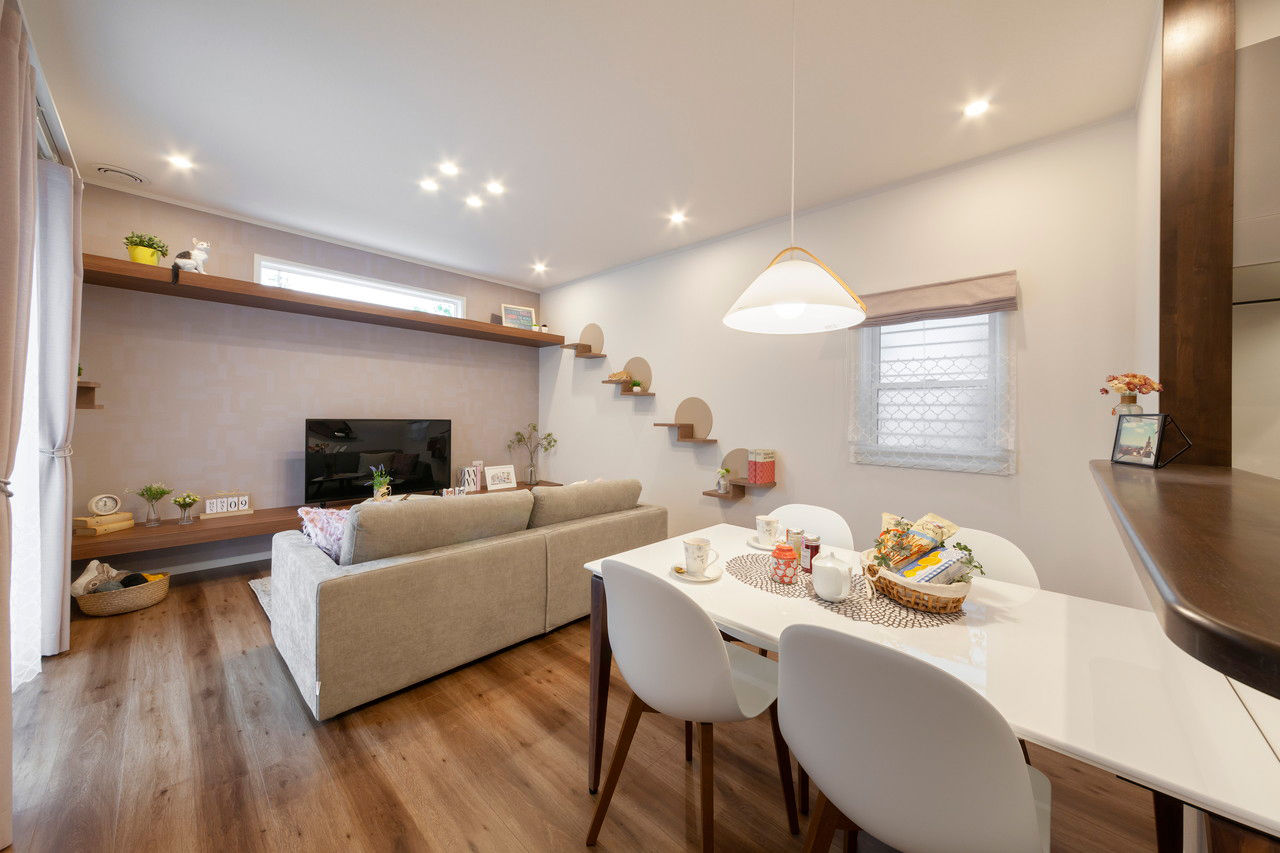 ビーバーハウス　注文住宅事業部　REST 【2000万円台×〈猫動線〉のある家】陽当たりの良い開放的な間取り設計/ナノイー発生機/ペットドアの建築実例画像2