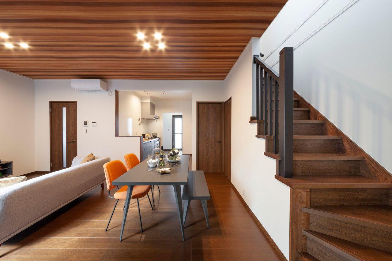 ビーバーハウス　注文住宅事業部　REST 【2000万円台×L字型ウッドデッキ】ハンチングボードの魅せる収納/ぐるぐる回遊動線の建築実例画像4