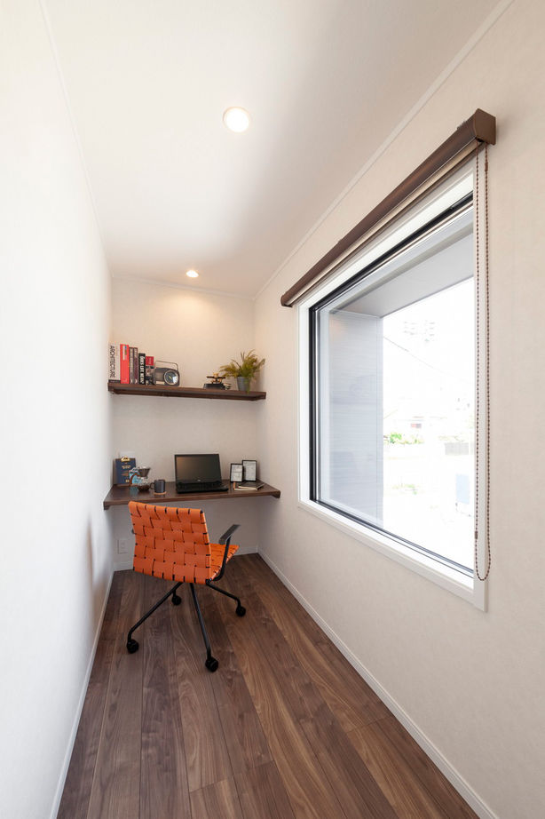 ビーバーハウス　注文住宅事業部　REST 【2000万円台×玄関吹抜】リビングとフリールームをつなぐ「透明アクリルの4枚扉」/テレワークに対応の建築実例画像7