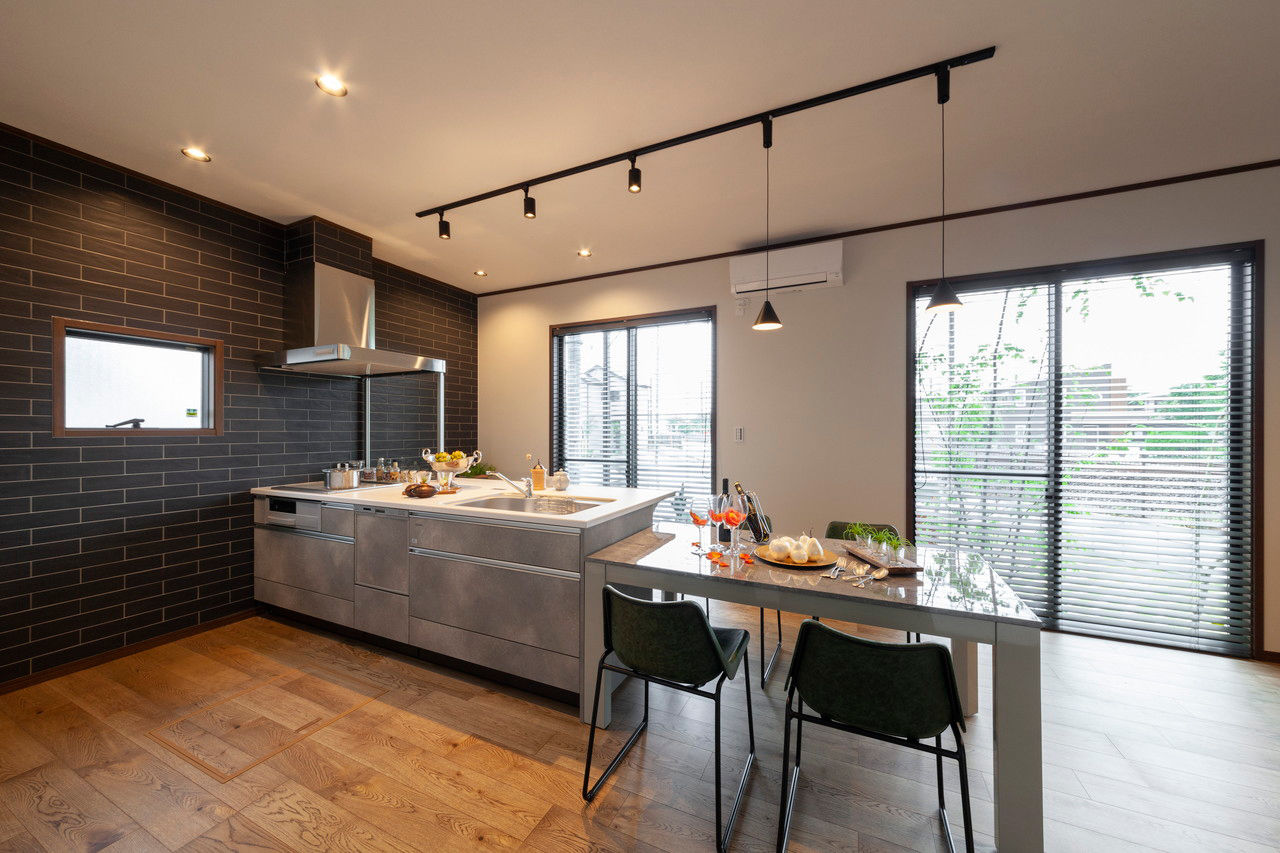 ビーバーハウス　注文住宅事業部　REST 【1000万円台×アウトドアリビングと大型バルコニー】「ヴィンテージ感」あふれる大人空間の建築実例画像2