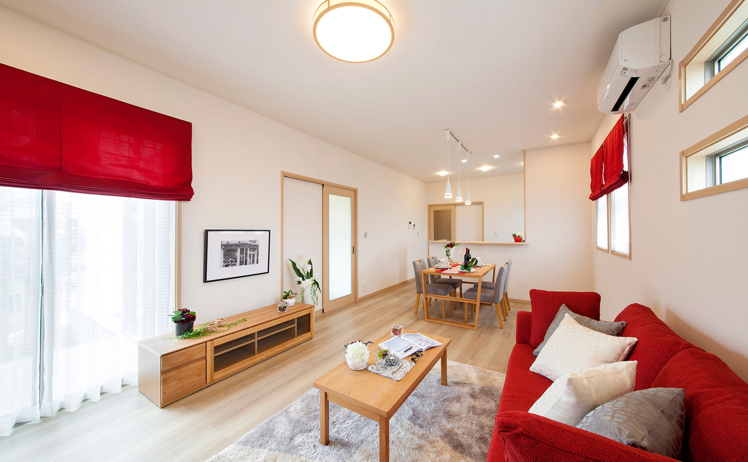 ビーバーハウス　注文住宅事業部　REST 【奈良/平屋/間取り図有/1500万円】広々リビングと庭、和室まで一体感が楽しめて暮らしやすい平屋の家の建築実例画像3