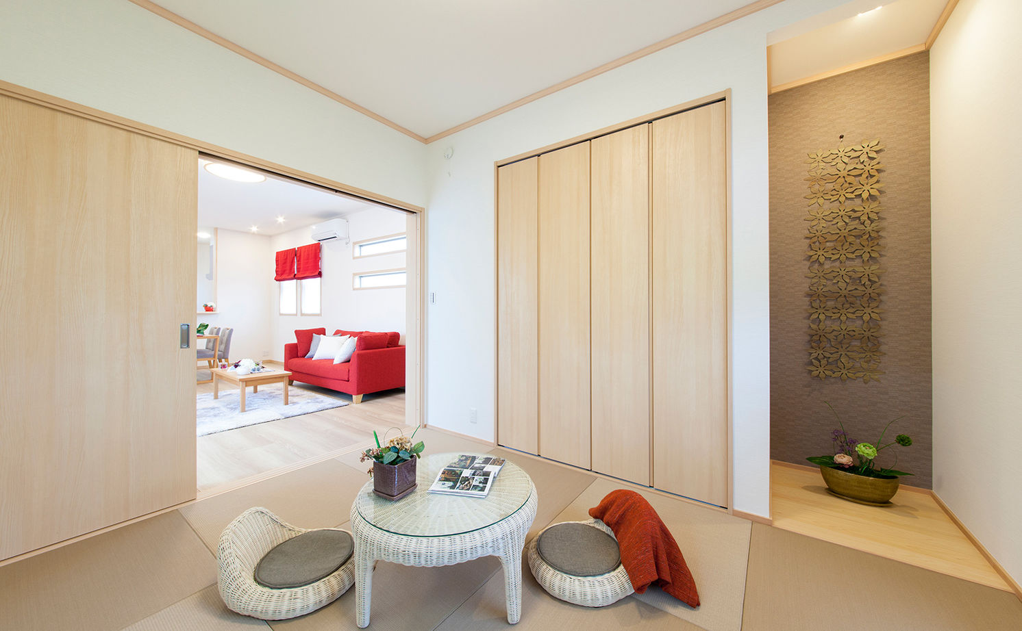 ビーバーハウス　注文住宅事業部　REST 【奈良/平屋/間取り図有/1500万円】広々リビングと庭、和室まで一体感が楽しめて暮らしやすい平屋の家の建築実例画像4