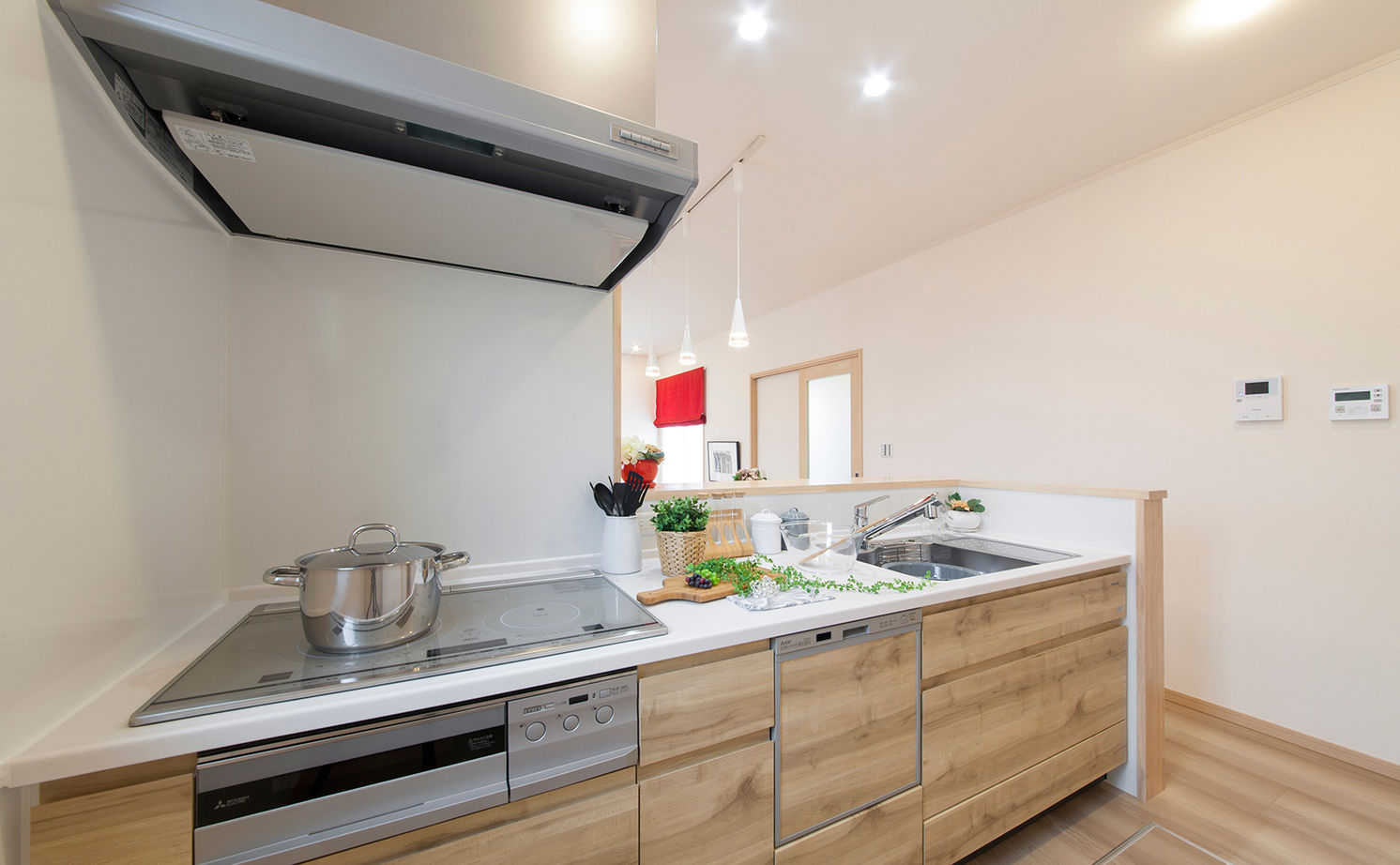 ビーバーハウス　注文住宅事業部　REST 【奈良/平屋/間取り図有/1500万円】広々リビングと庭、和室まで一体感が楽しめて暮らしやすい平屋の家の建築実例画像8