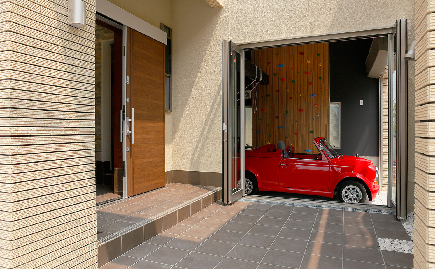 ビーバーハウス　注文住宅事業部　REST 【八尾市/2350万円/間取り図有】中庭やボルダリングのできるガレージがある、遊び心あふれる住まいの建築実例画像3